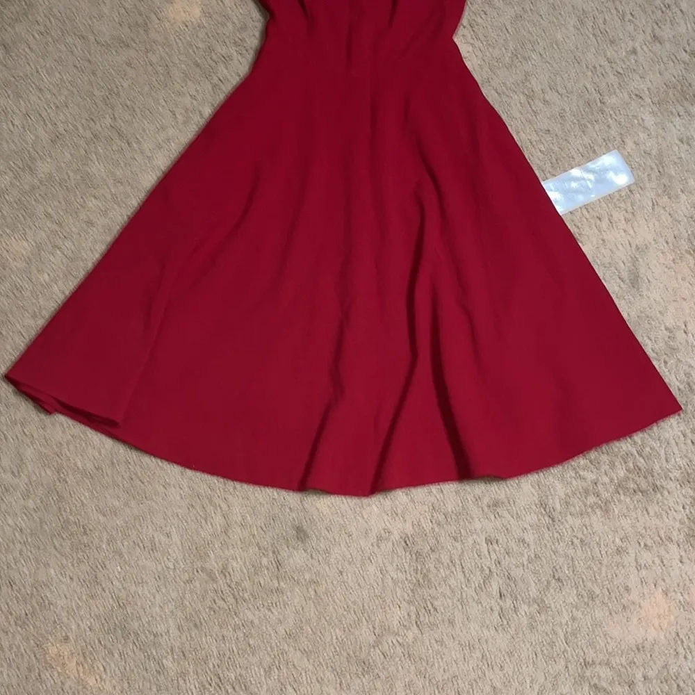 Dress The Population Catalina Fit Flare V-Neck Crepe Dress Garnet XS - Image 7