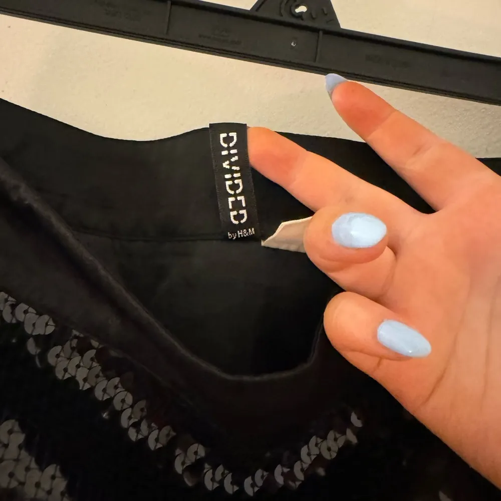 black micro sequins skirt h&m size 6 - Image 5