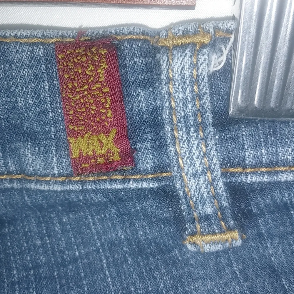 Refuge Wax 3 27x32 Distressed Straight Jeans - Image 4