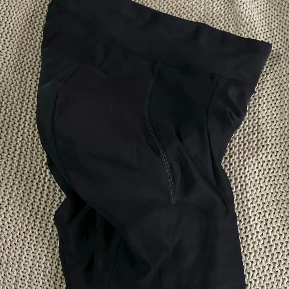 Pearl iZumi Women's L Black Padded Escape Quest Cycling Shorts size M - Image 3