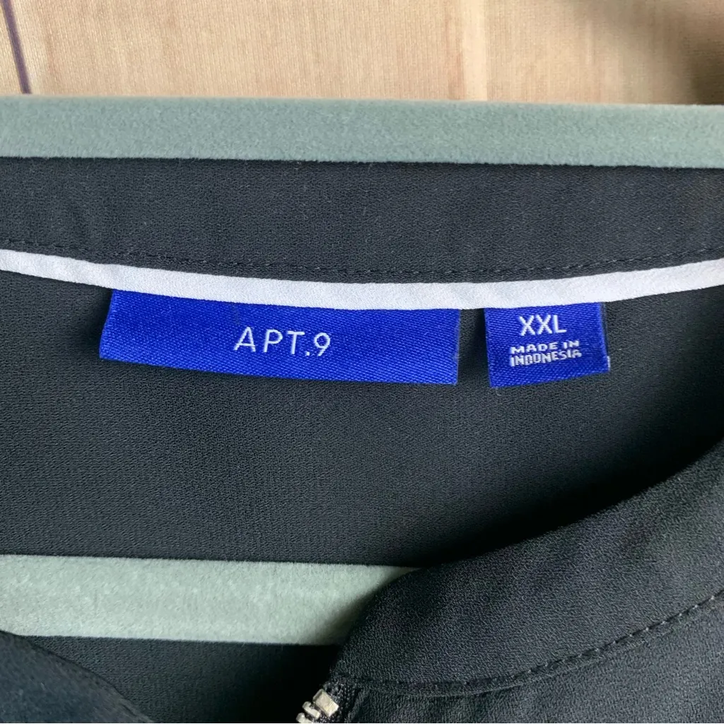 Apt. 9 Elegant Black Blouse with White Accents - Image 4