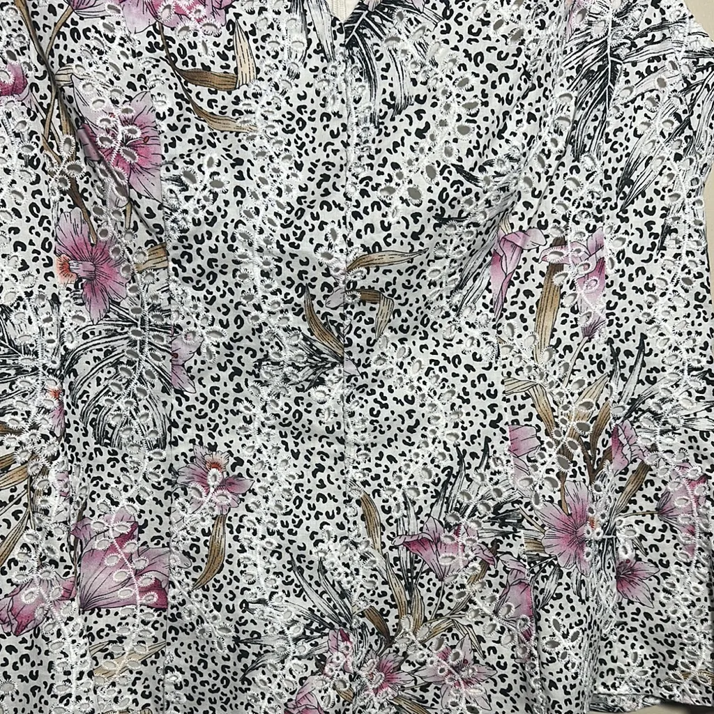 White House Black Market Peplum Eyelet‎ Floral Top | 6 - Image 4