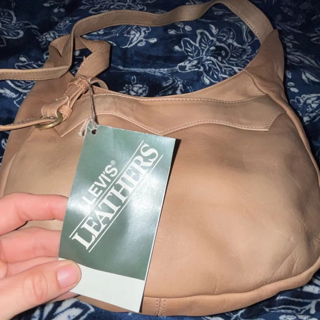 NWT! Vintage Levi’s Leather Crossbody Purse - Image 3