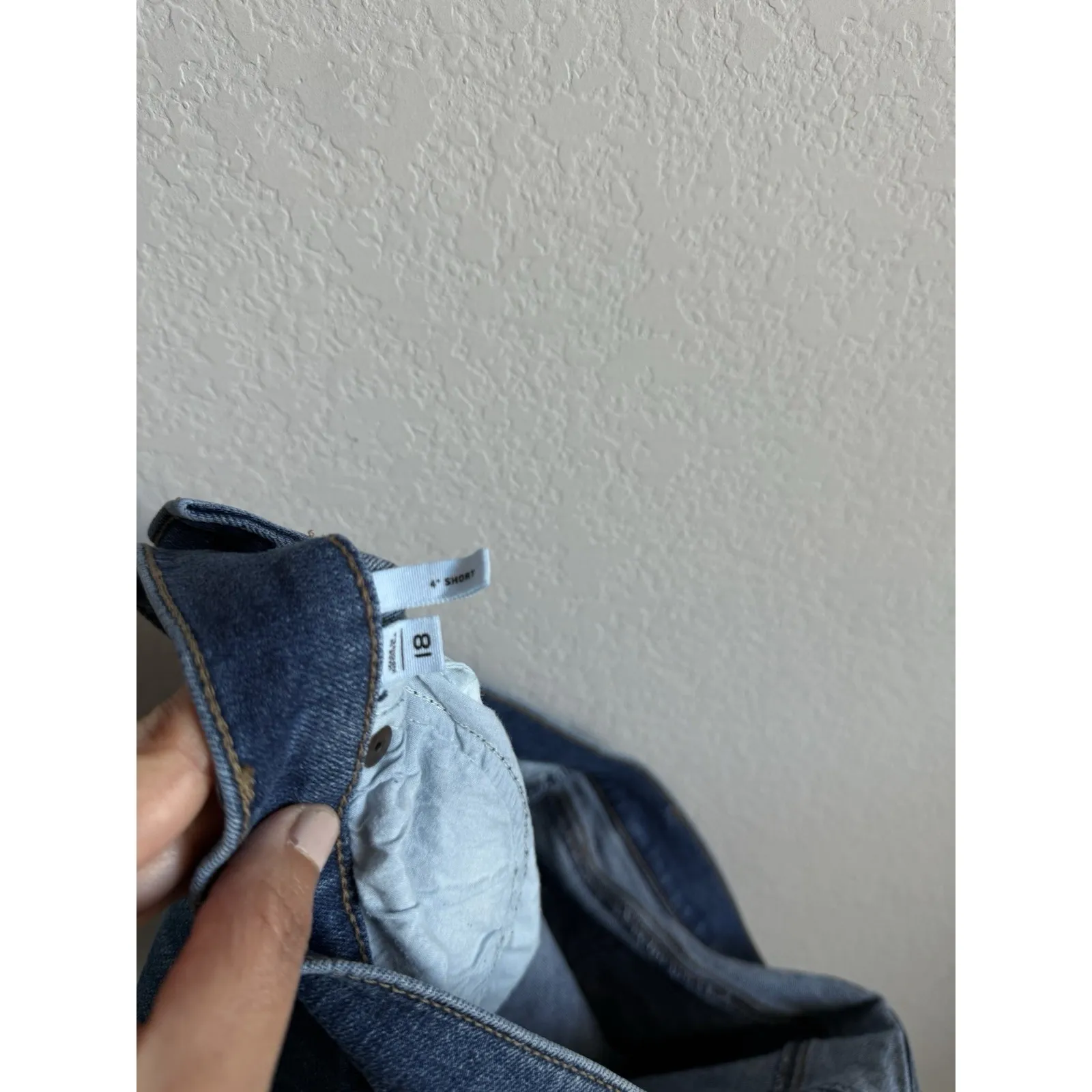 Loft Women's Raw Hem Mid Wash Denim Jeans Shorts 4" Inseam Size 18 Casual - Image 7