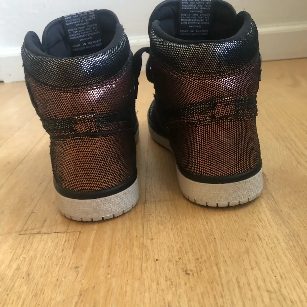 Air 1 Jordan Hi OG Fearless women’s size 7.5 maroon black streetwear - Image 9