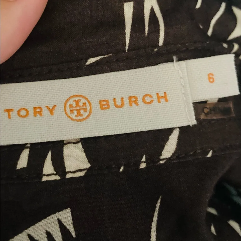 Tory Burch deep brown and white button front lightweight cotton shirt. 6 - Image 4