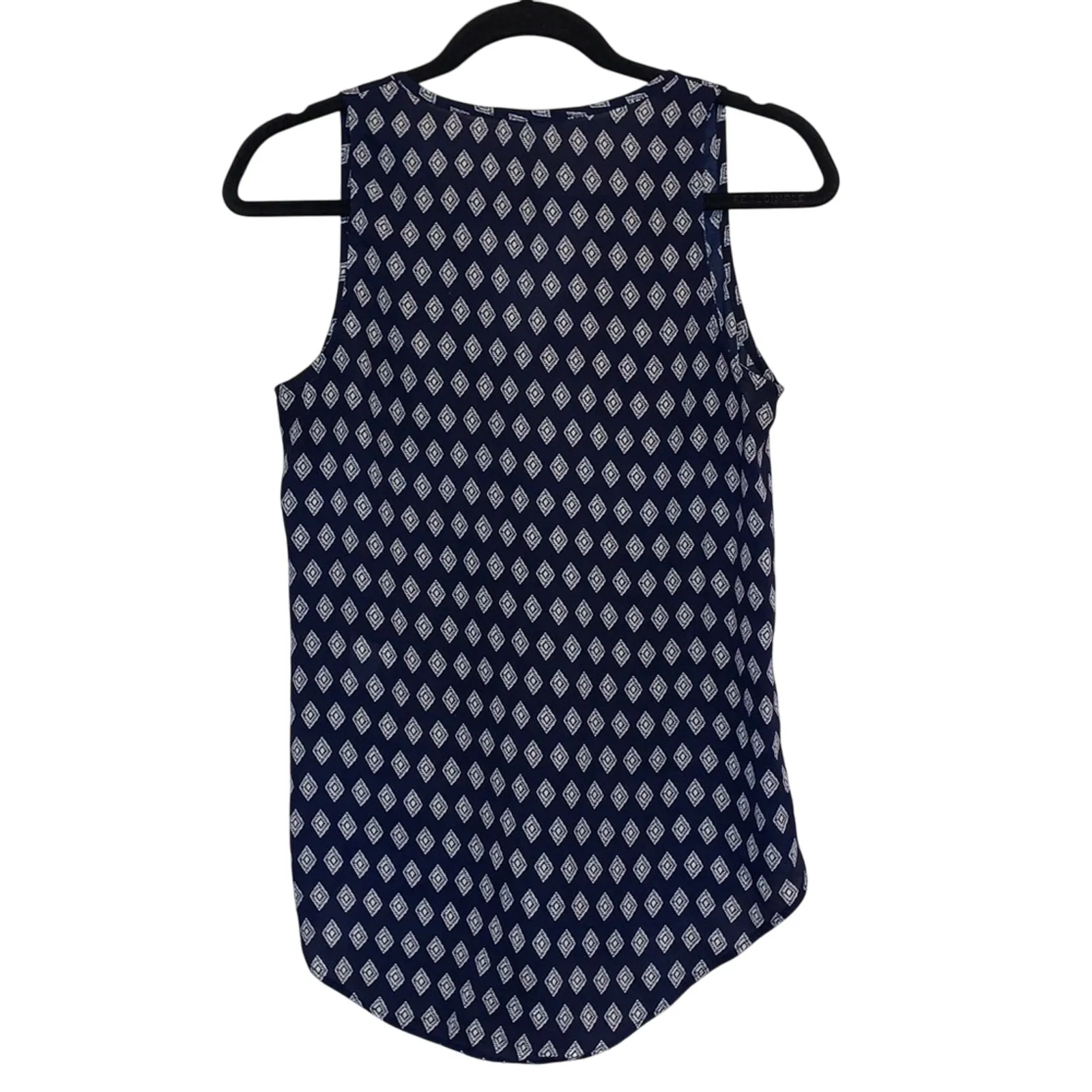 Lush Blue Sleeveless V Neck Diamond Print Blouse - Image 3