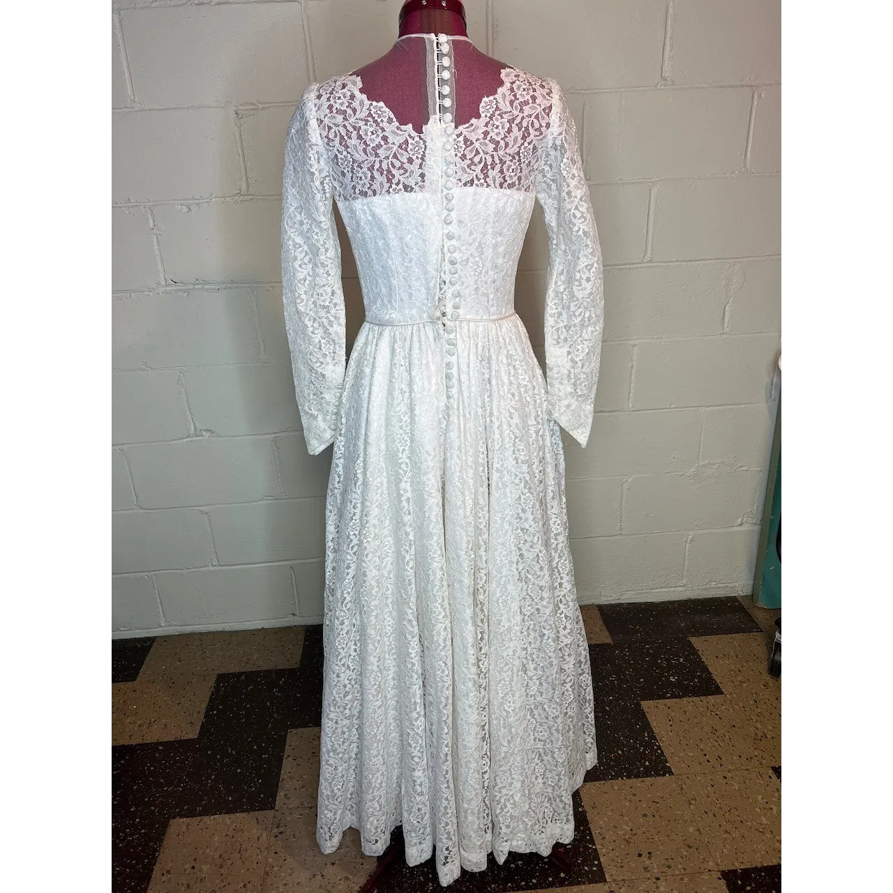 Wedding dress 1950s sheer lace sleeves white button back - Image 8
