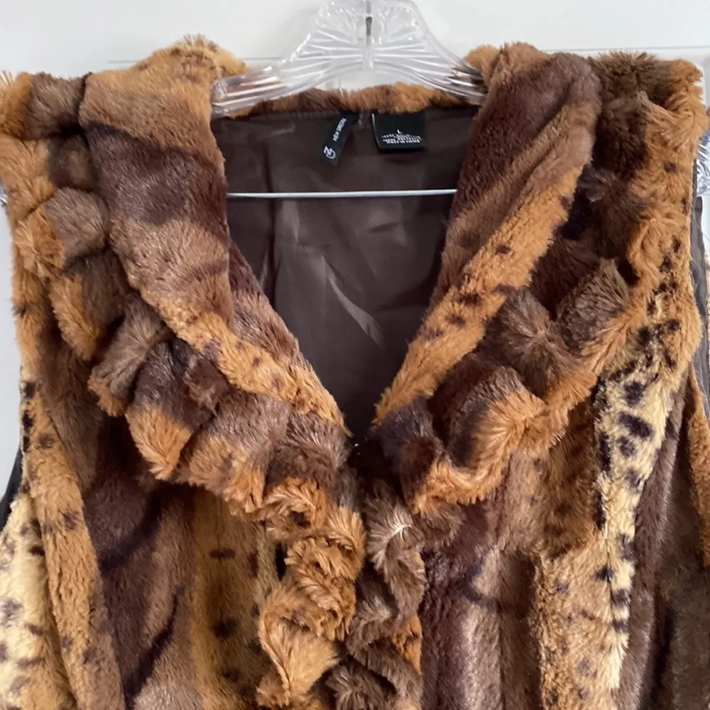 Classy Faux Fur Cheetah Print Jacket/Vest size Large - Image 3