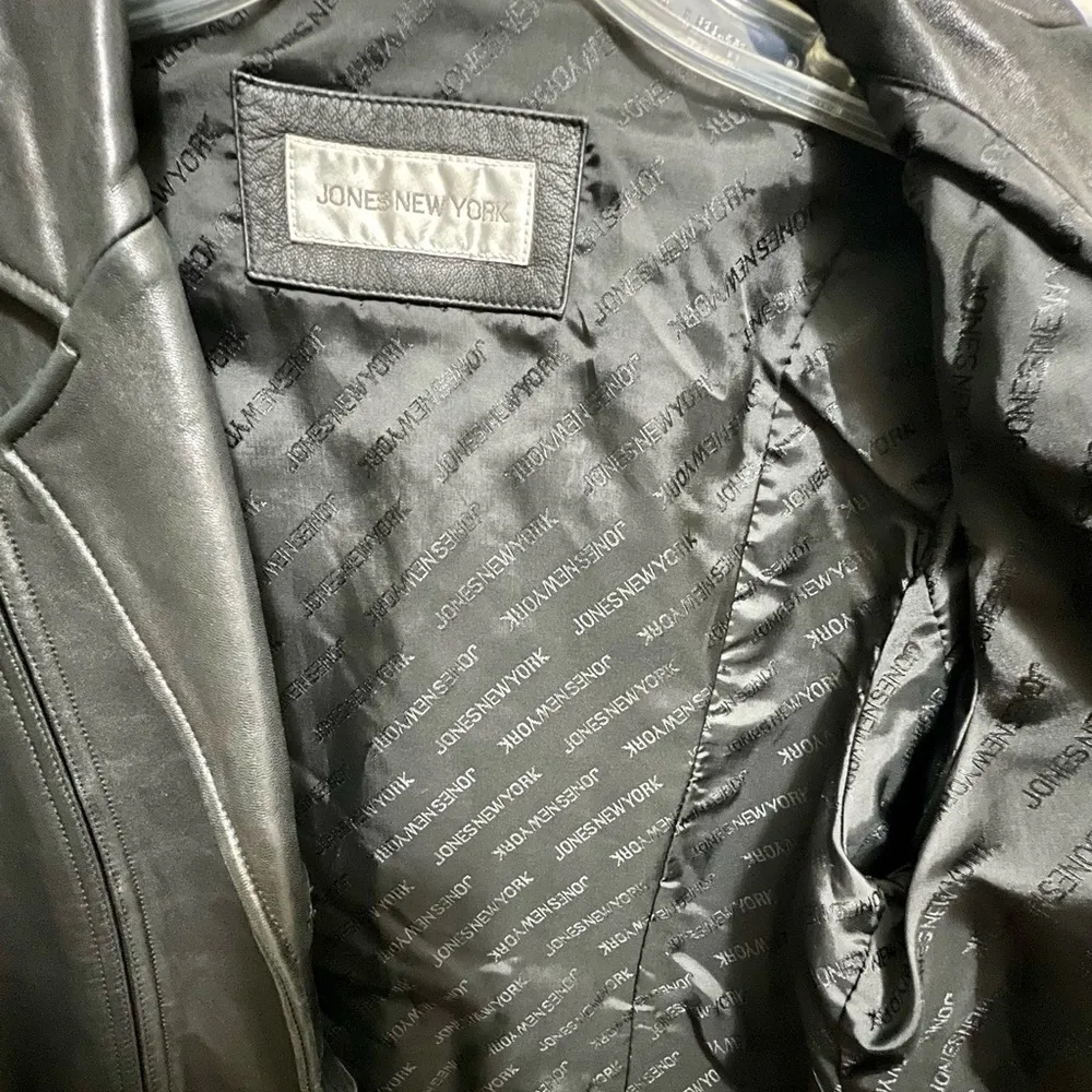 Jones NewYork Women’s Black Leather Jacket size Medium - Image 5
