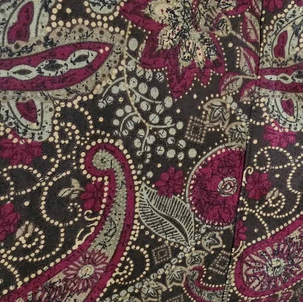 Suade Christopher & Banks Burgundy and Gold Paisley Shirt/Shacket Size XL,  1X - Image 4