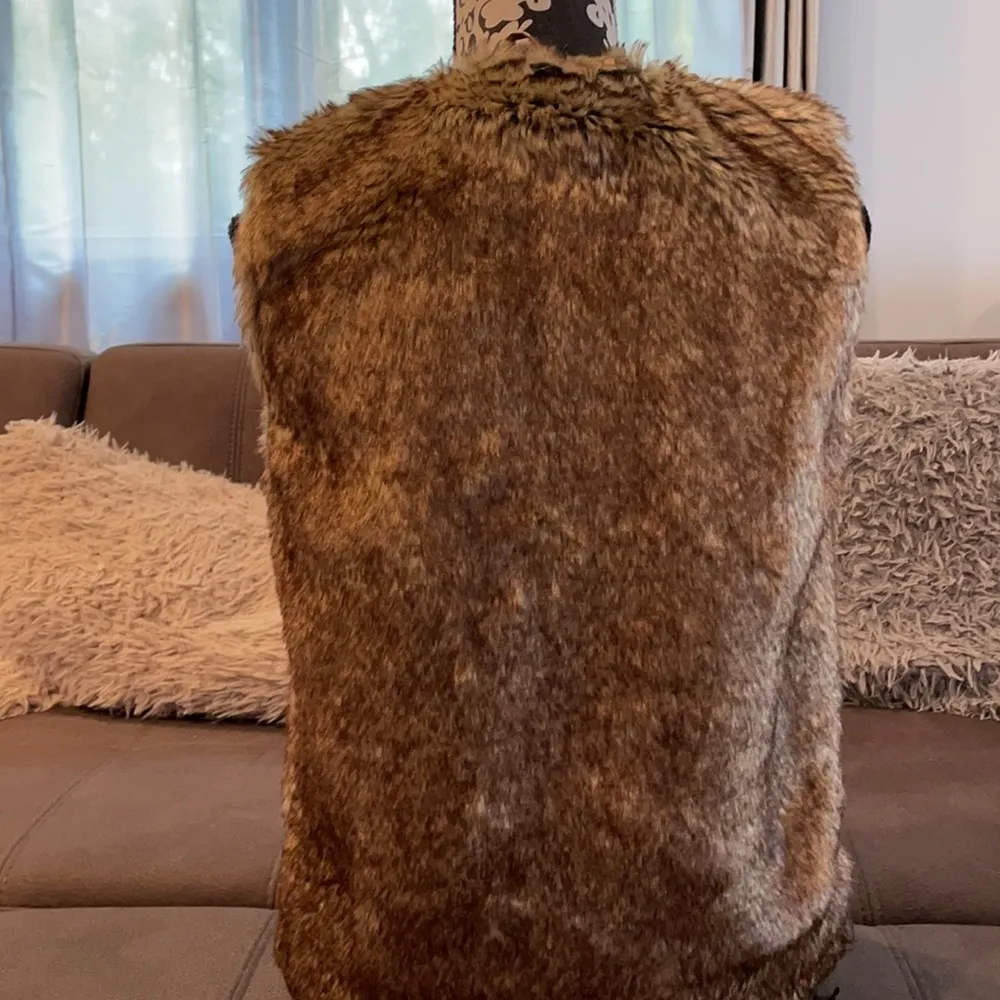NEW WITH TAG GLAMSIA Beige & Brown Faux Fur Vest Size Medium - Image 5
