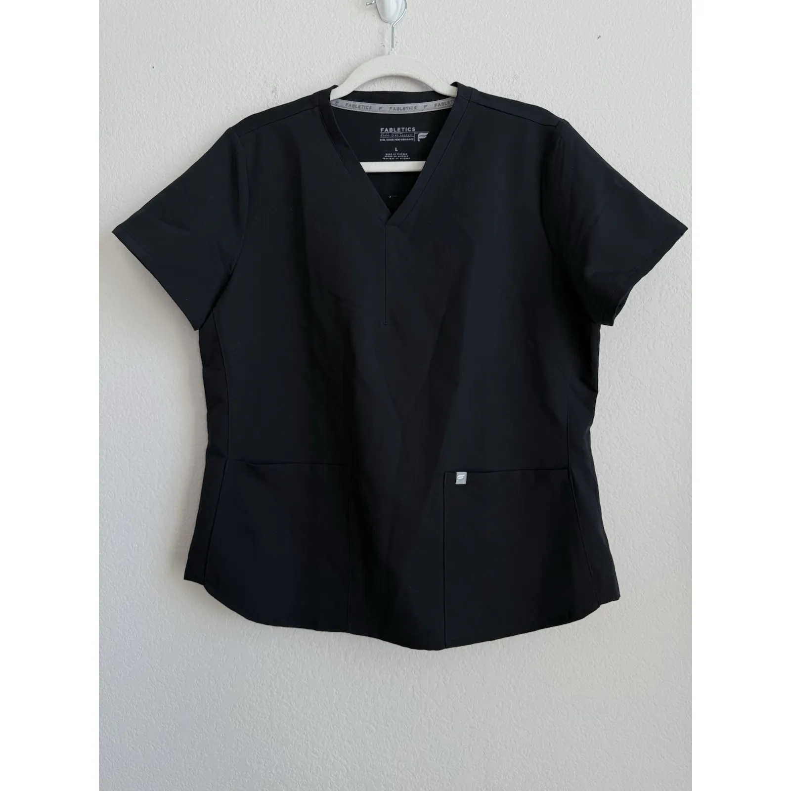 Fabletics Womens Method 2-Pocket Scrub Top MotionTech 4 Way Stretch Black Size L - Image 13