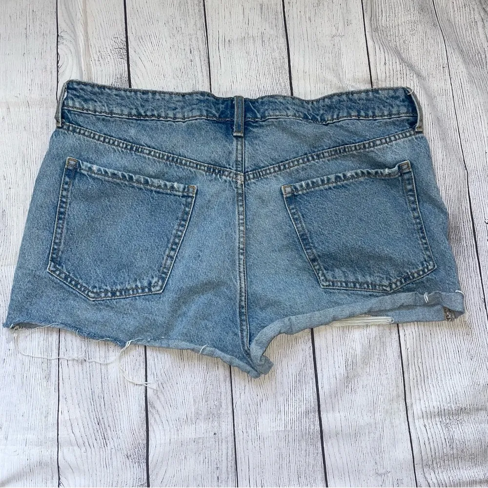 Old Navy Women's high rise OG Straight Denim Shorts - Image 2
