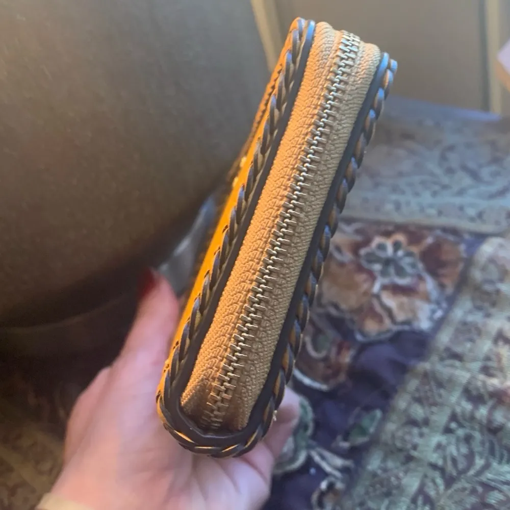 Authentic COACH 1941 Polished pebble leather & smooth leather zip around wallet - Image 10