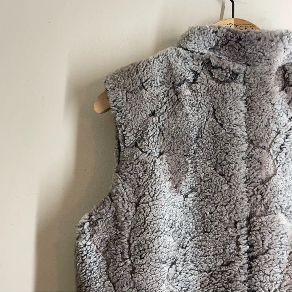 GEORGIE Faux Fur Vest Sz Small Grey Textured Longline Gray - Image 5