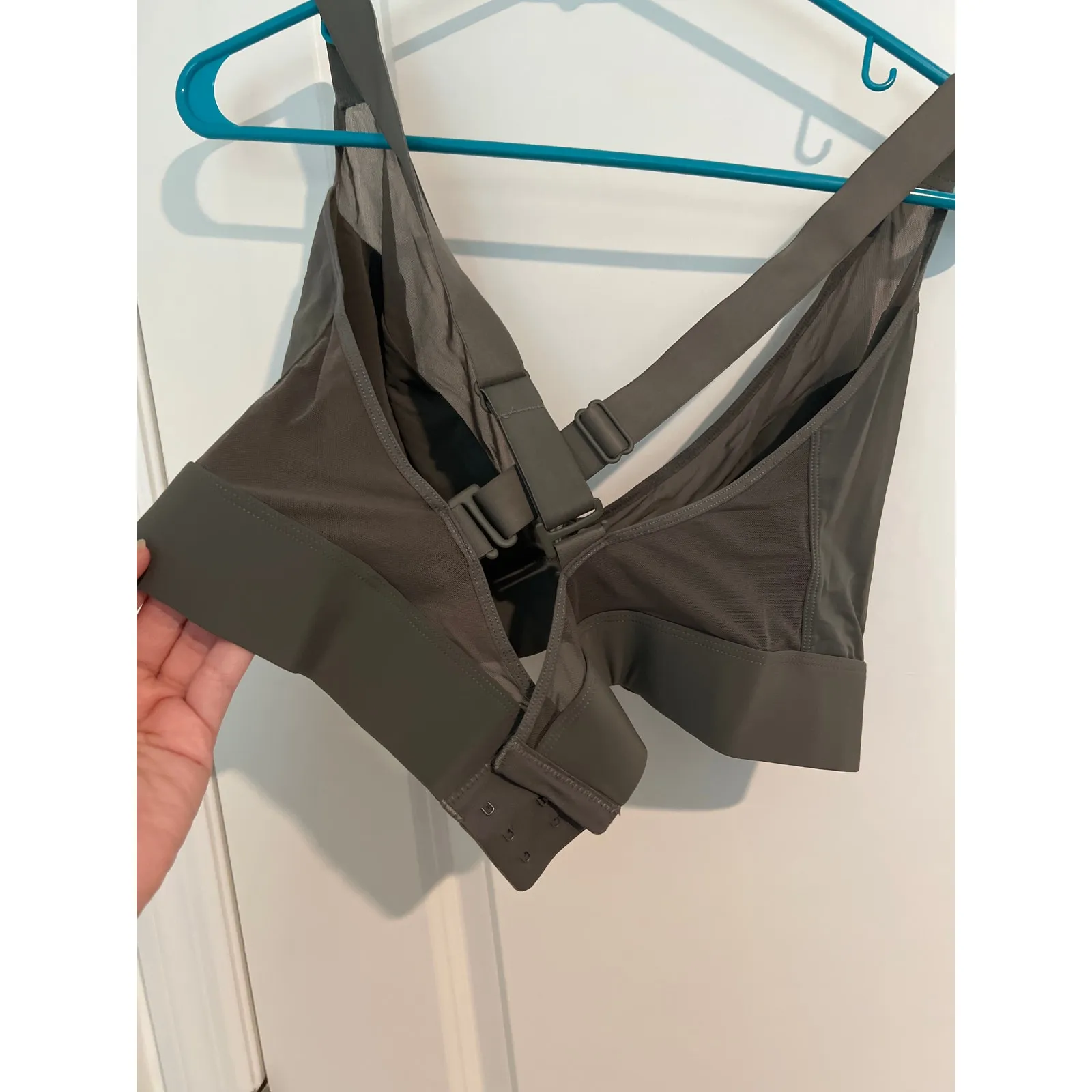 Parade Gray Triangle Bralette – Adjustable Criss Cross Back – Size 3 (Large) - Image 4