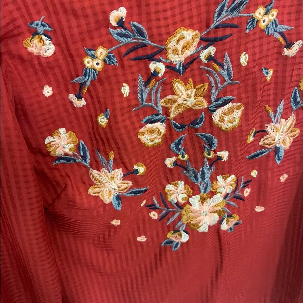 Ophelia Roe beautiful  top. medium. The sleeves are awesome. Flowers are unique - Image 5