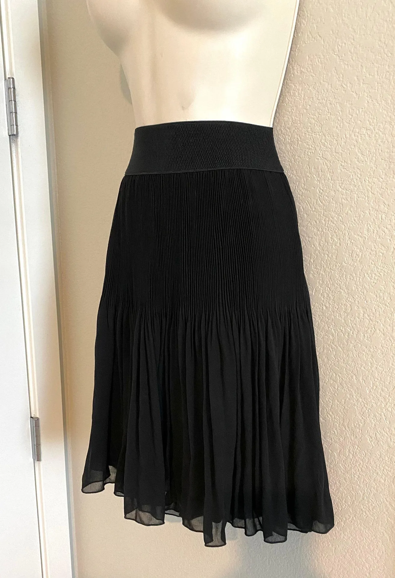 NWOT  black skirt. Sz 6 - Image 2