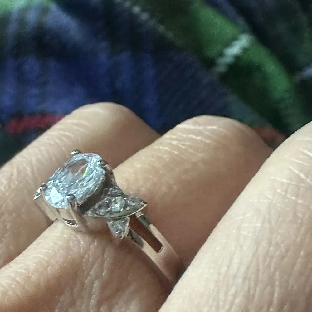 1.3CT White Oval Cut CZ Three Stone Halo Engagement Wedding 925 Silver size 7 - Image 2