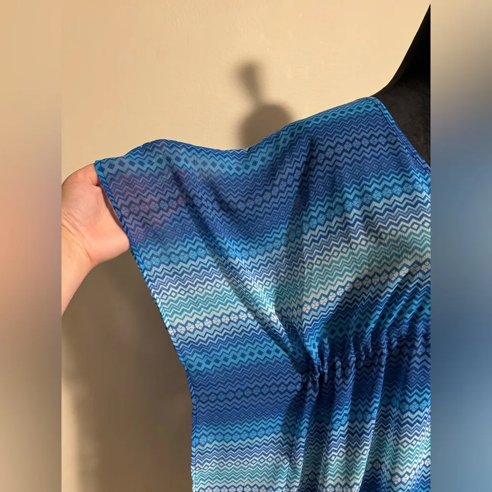 EUC Into The Bleu White and Blue Sheer Beach Coverup size small - Image 3