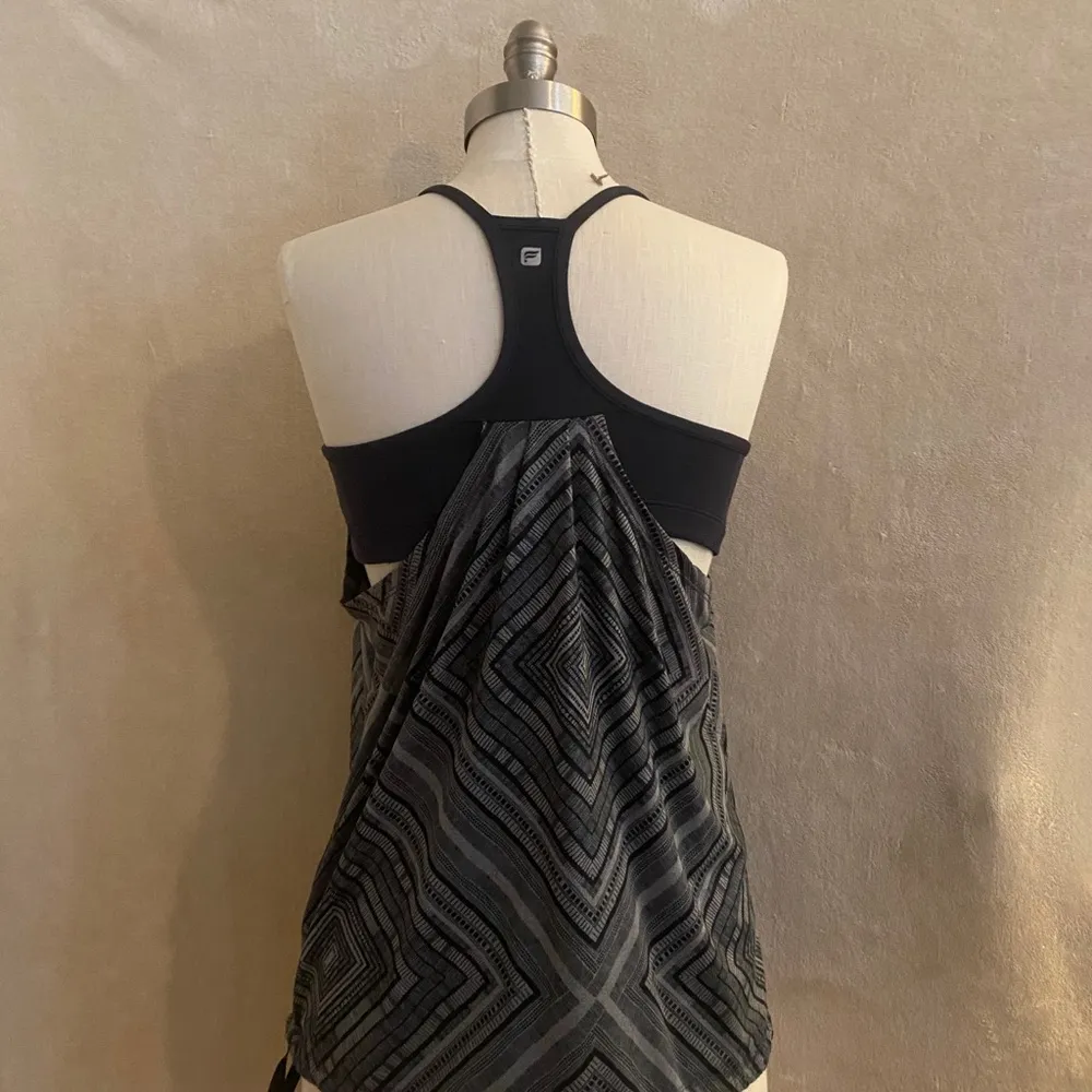 EUC Fabletics Outfit (Top and Capri Leggings) - Image 5