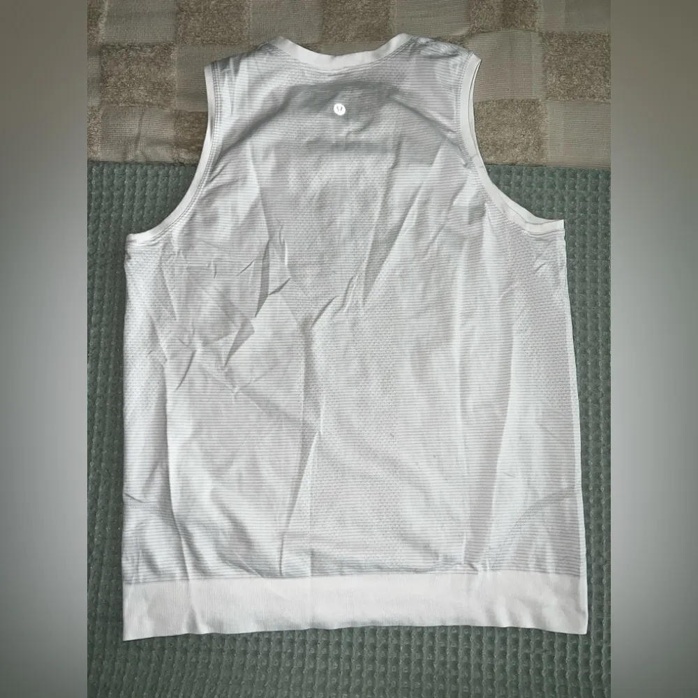 Lululemon Swiftly Breeze Relaxed Fit Tank Womens 8 White Sleeveless Ladies - Image 4