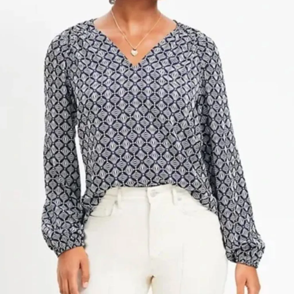 ANN TAYLOR LOFT Geo Shirred Raglan Blouse Navy Blue Geometric Floral Long Sleeve - Image 4
