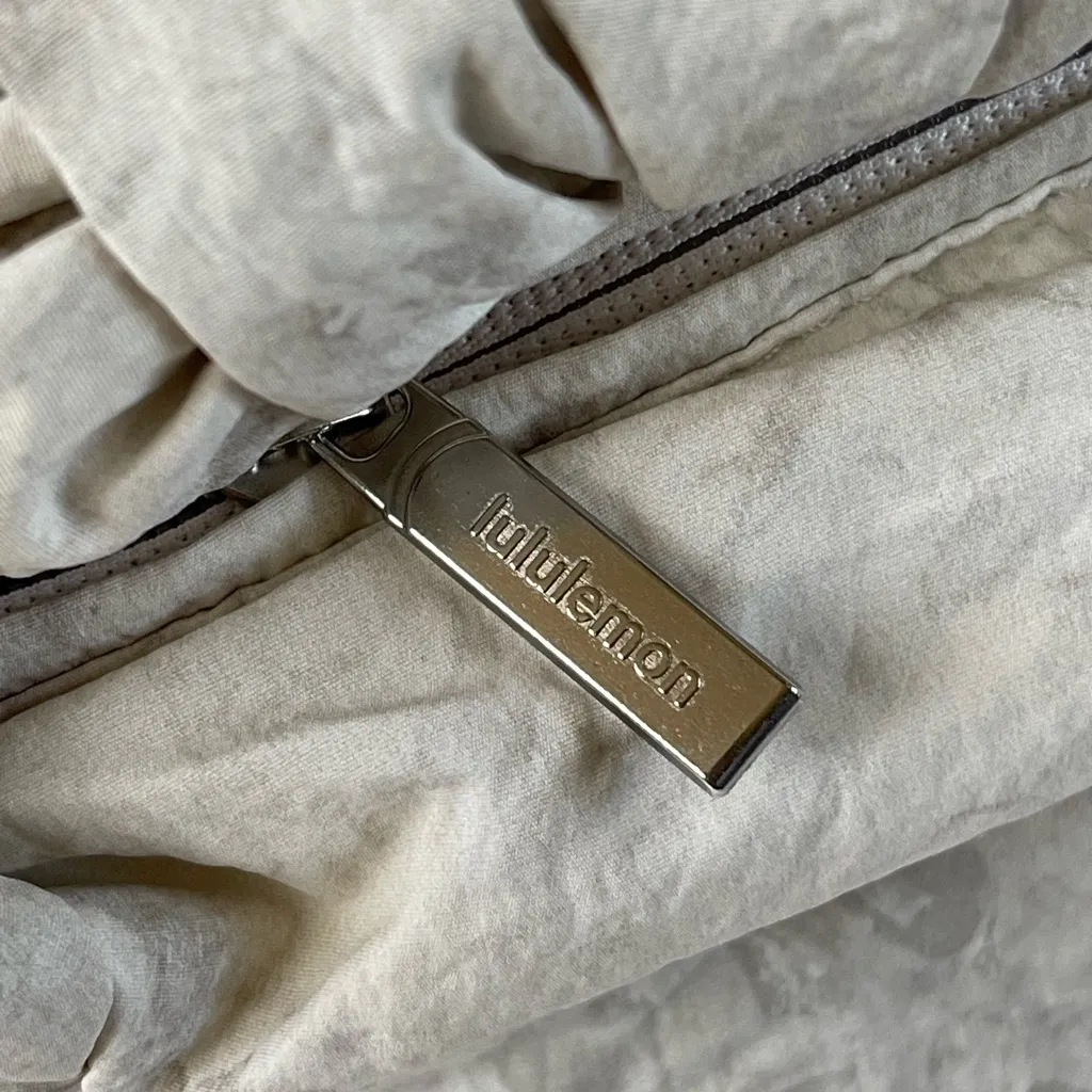 Lululemon Gathered Handle Bag Vol 6L - Image 6