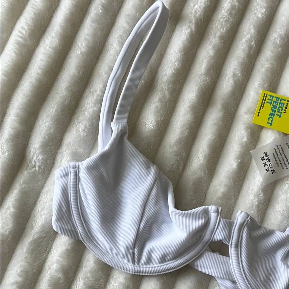 NWT ONEONE Swimwear Grace White Underwire Bikini Top Size L - Image 4