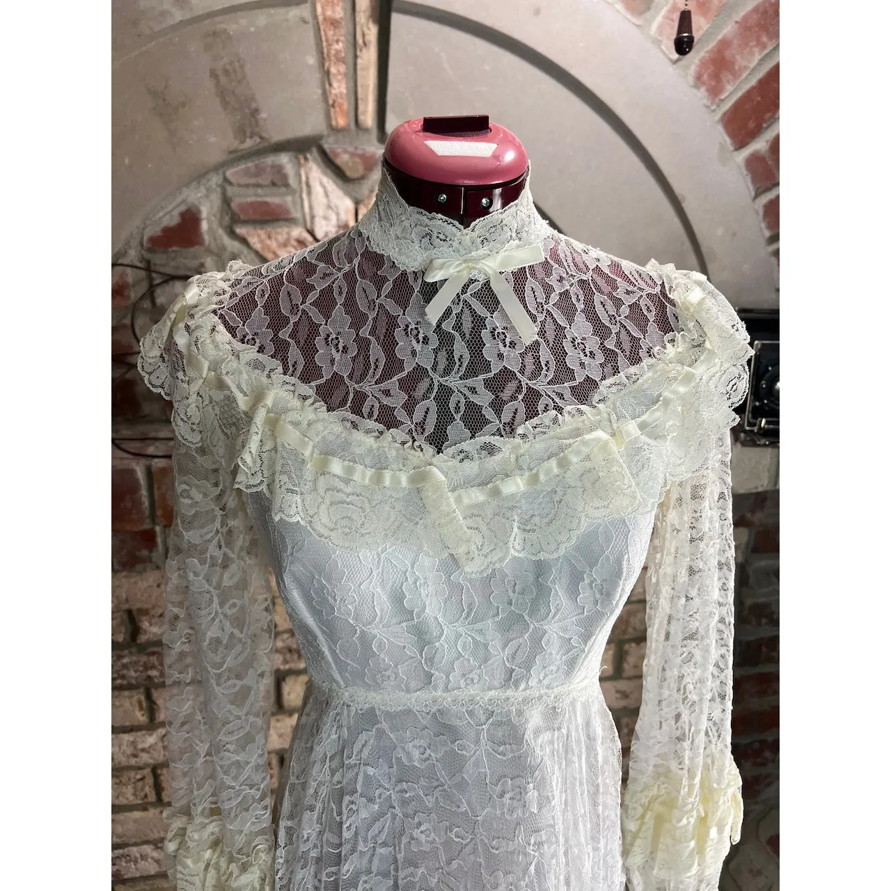 Wedding dress 1970s boho bishop sleeves ruffle train white cream Size 10 - Image 11