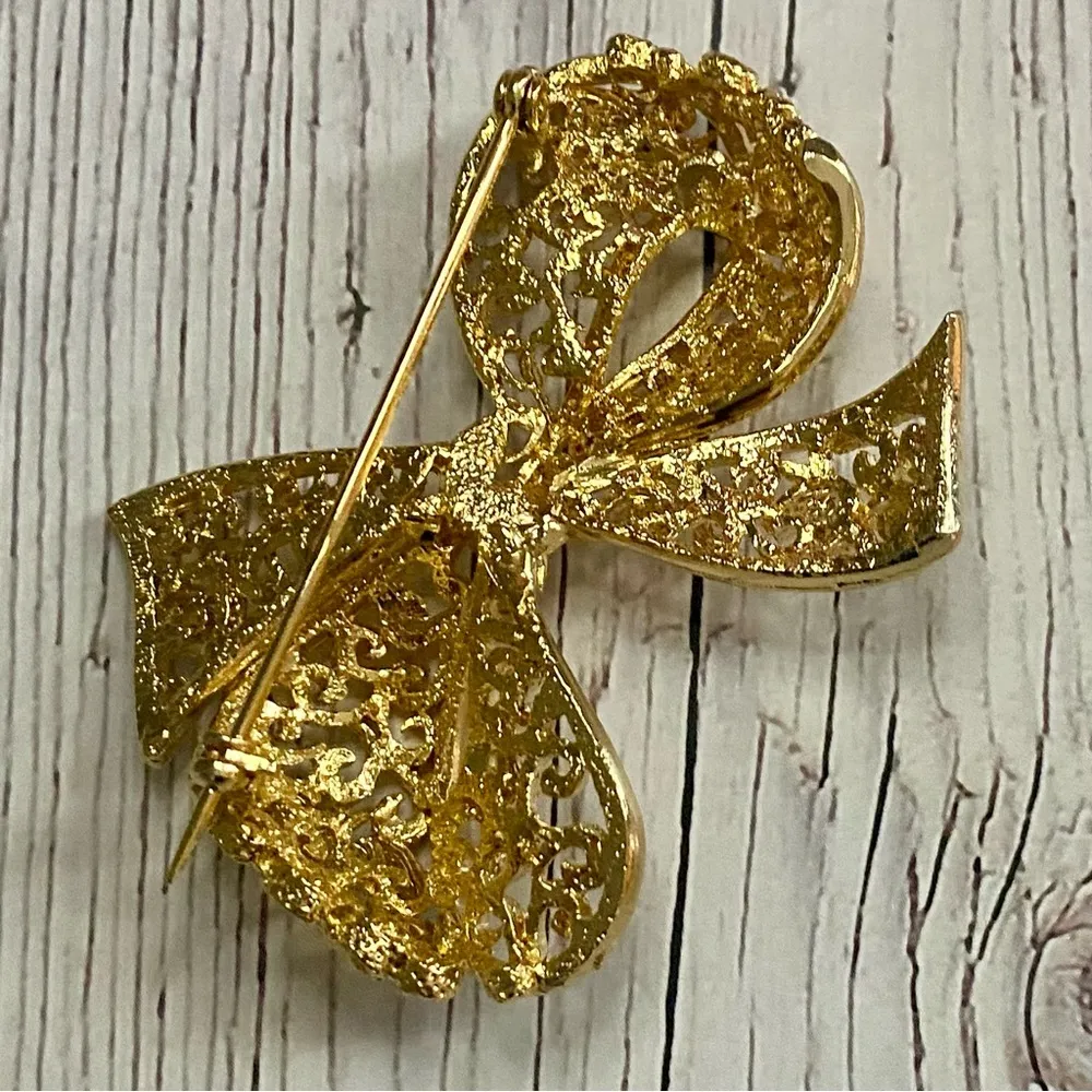 Vintage GoldTone Filigree Bow Brooch – 2” Unsigned Gold - Image 4