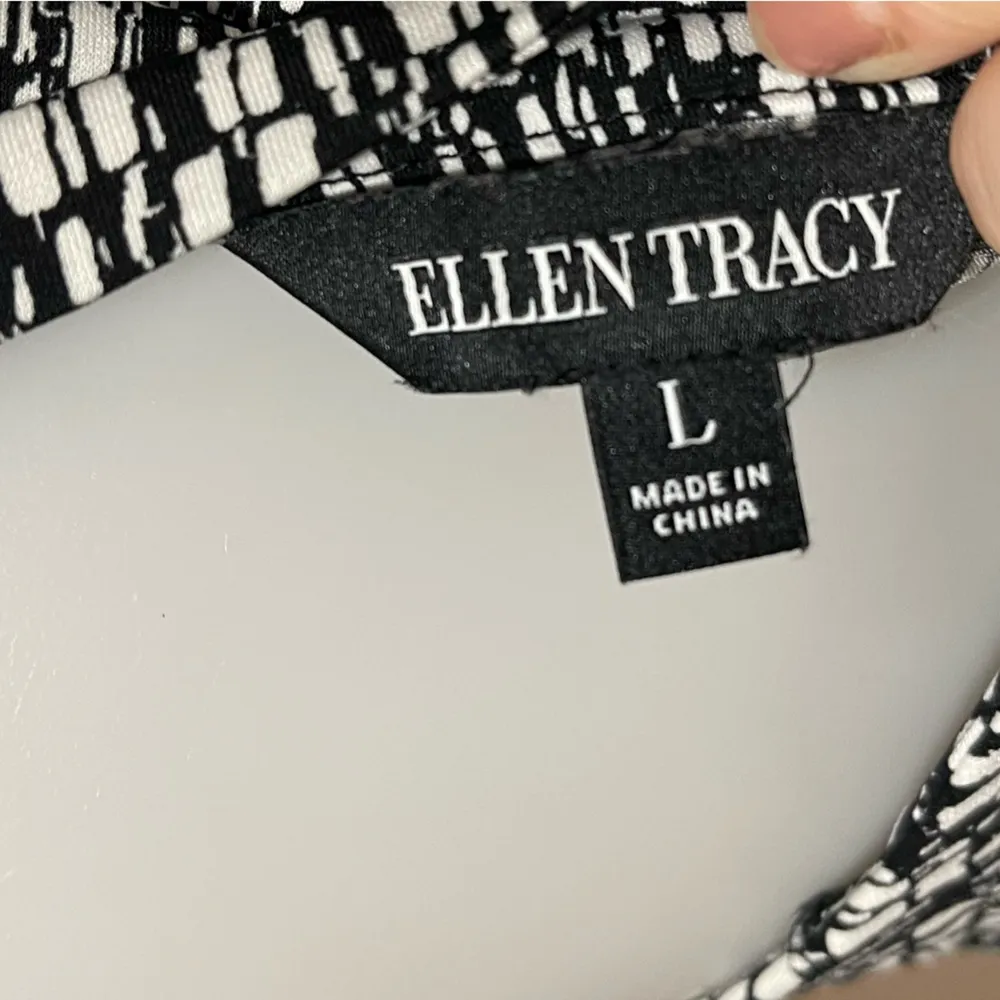 Ellen Tracy Sleevless Black & White Half Zip Top size large - Image 5