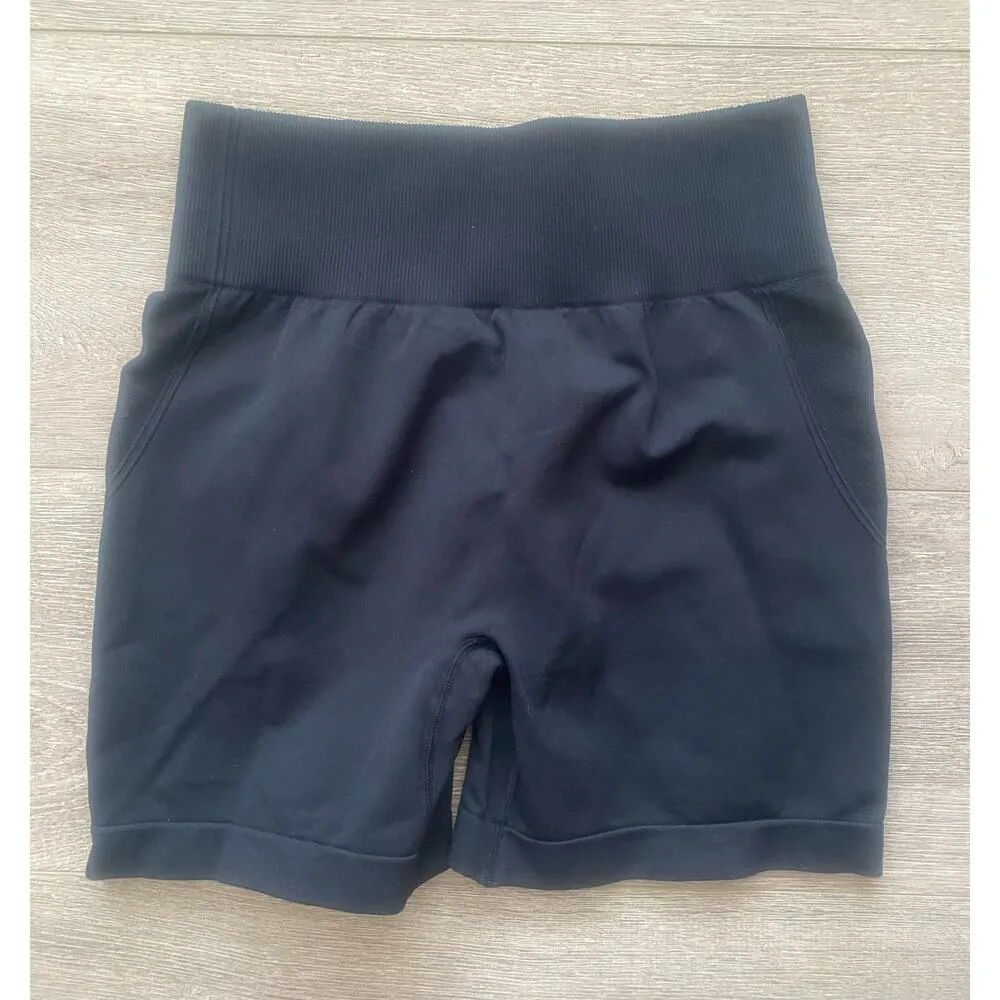 Amazon  Black Seamless Scrunch Butt Shorts 6” Size Medium - Image 2