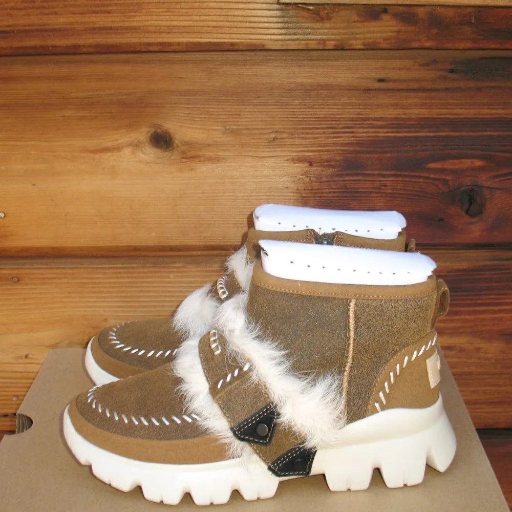 NWT UGG Ankle Boots - Image 3