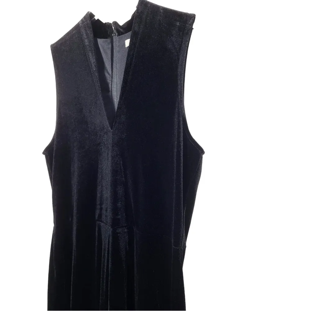 Gianni Bini V-Neckline Sleeveless Crushed Velvet Jumpsuit in Black - Image 6