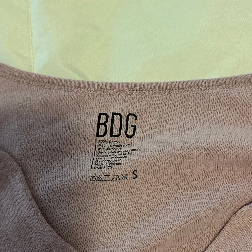 BDG Women's Dusty Pink V-Neck Tee - Image 2