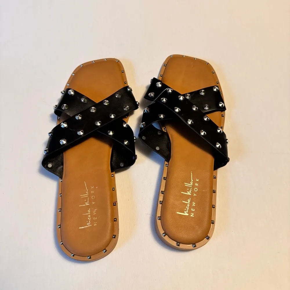 Nicole Miller New York Low Heel  Women's Geraldine  Studded Slide Sz 8 - Image 2