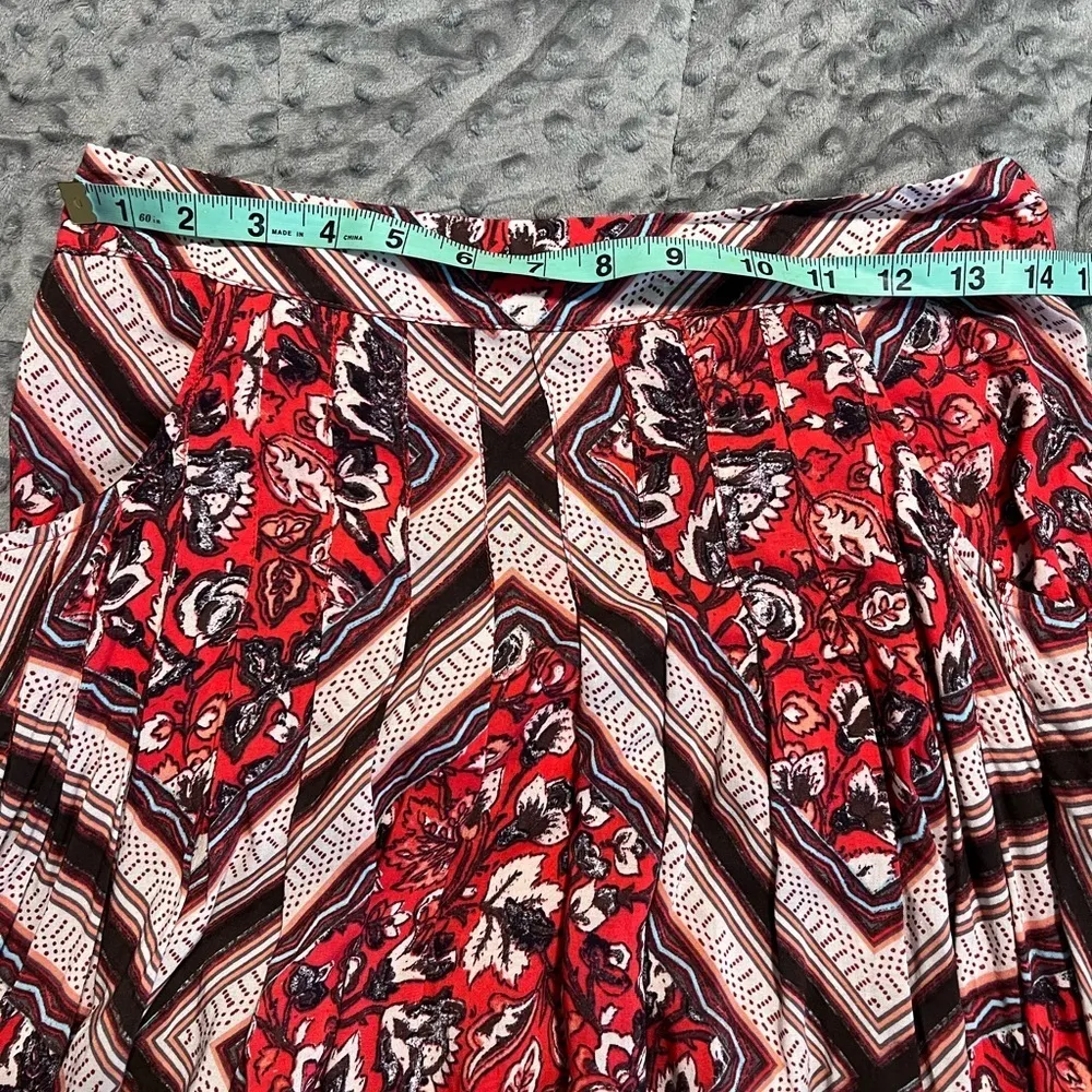 Free People size 4 shark bite hem skirt red geometric zip back pockets on side - Image 7