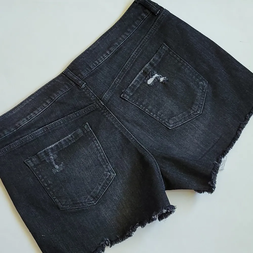 Empyre distressed denim shorts size 10 - Image 4