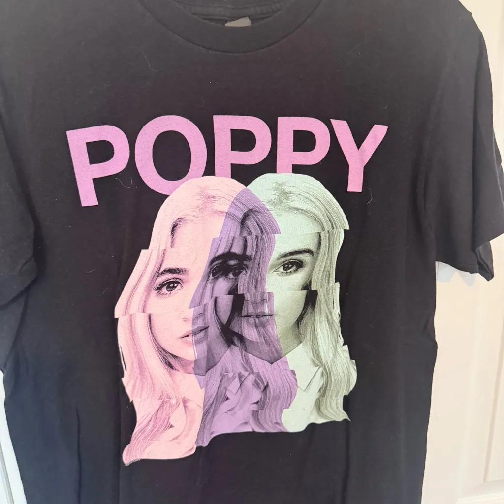 LIKE NEW Poppy x Hot Topic Pastel Warped Photo T-Shirt - MEDIUM - Image 2