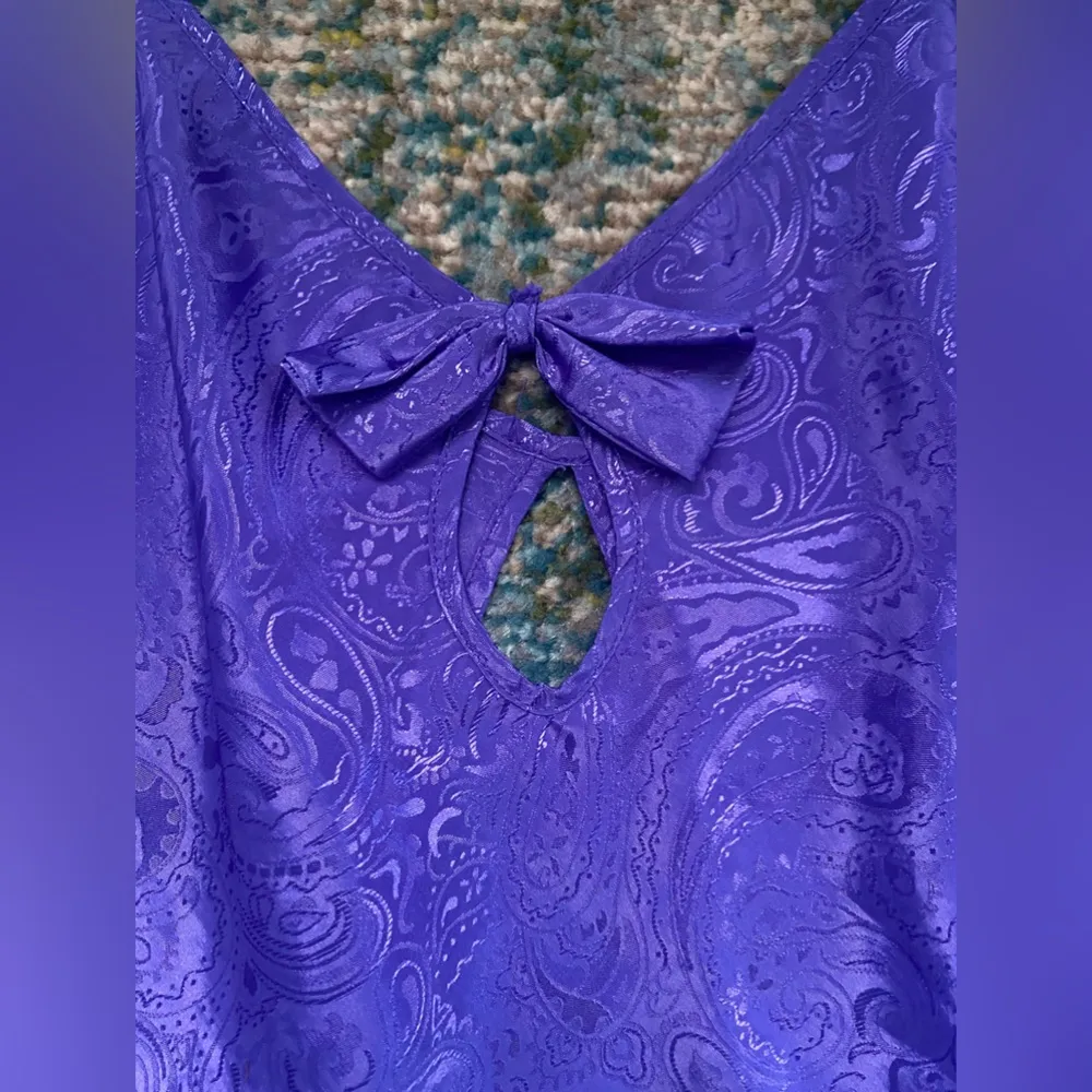 Vintage 90s Intimate Moods purple paisley bow short nightgown slip, size small - Image 2