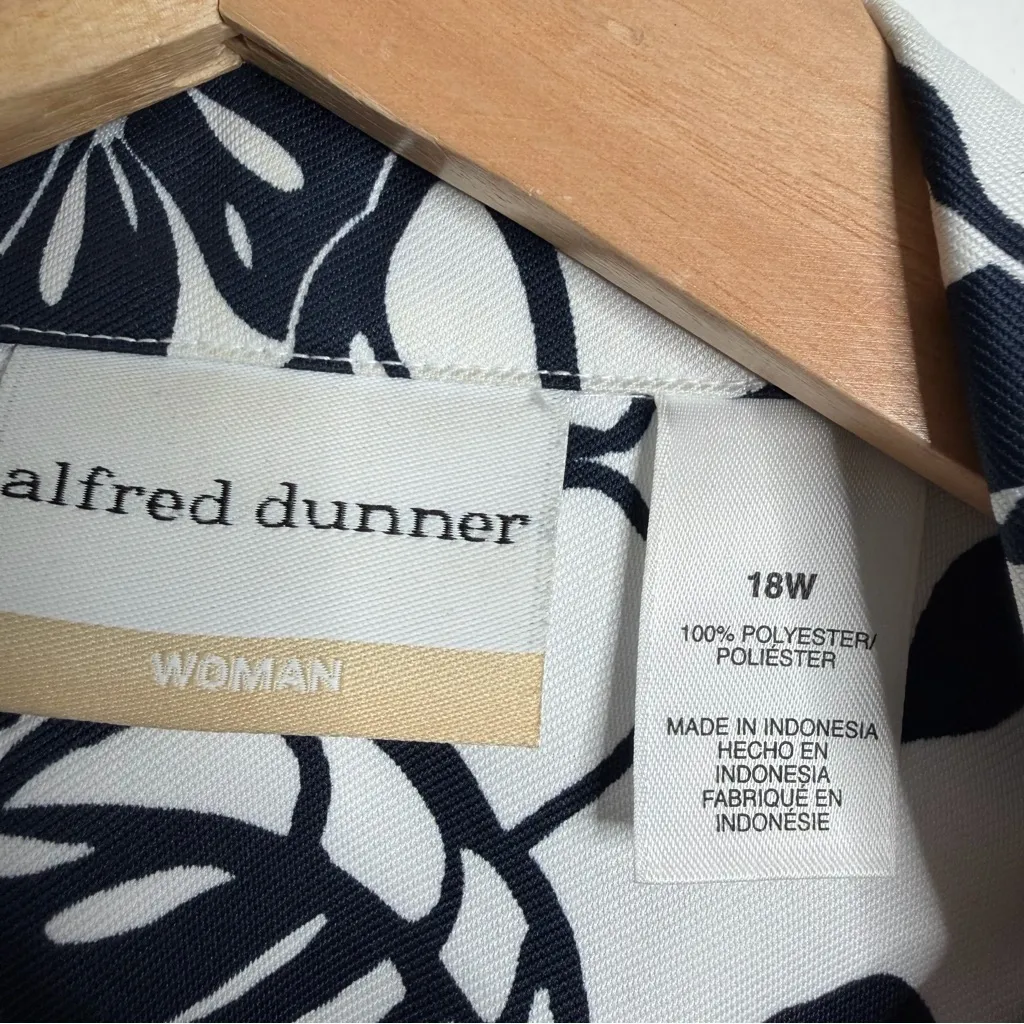 NWOT Alfred Dunner Women’s White & Navy Floral Jacket 18W Sequin w/ Pockets - Image 3