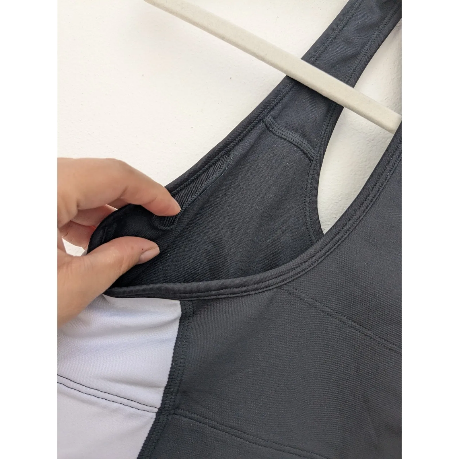 Fabletics On The Go Sports Bra MEDIUM Impact Black White NO PADS Size Small - Image 7