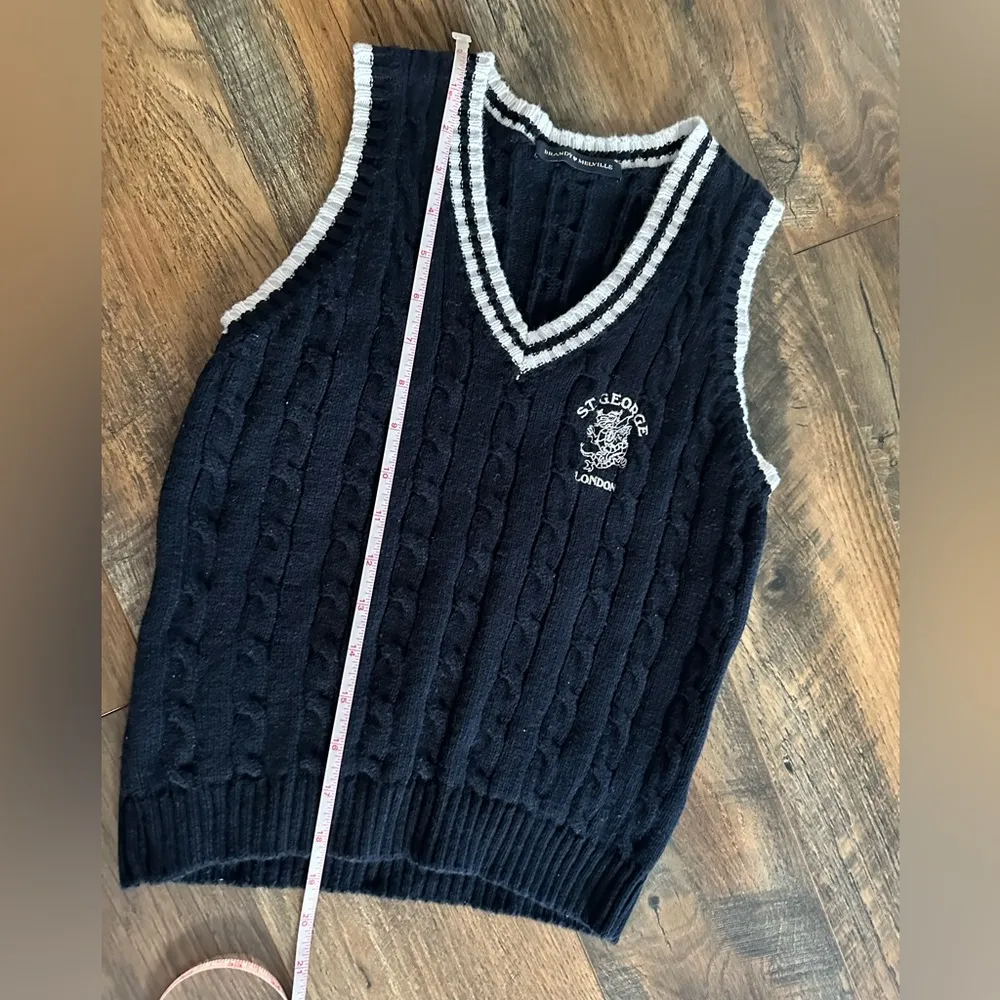 EUC! Brandy Melville knit v neck vest - Image 4