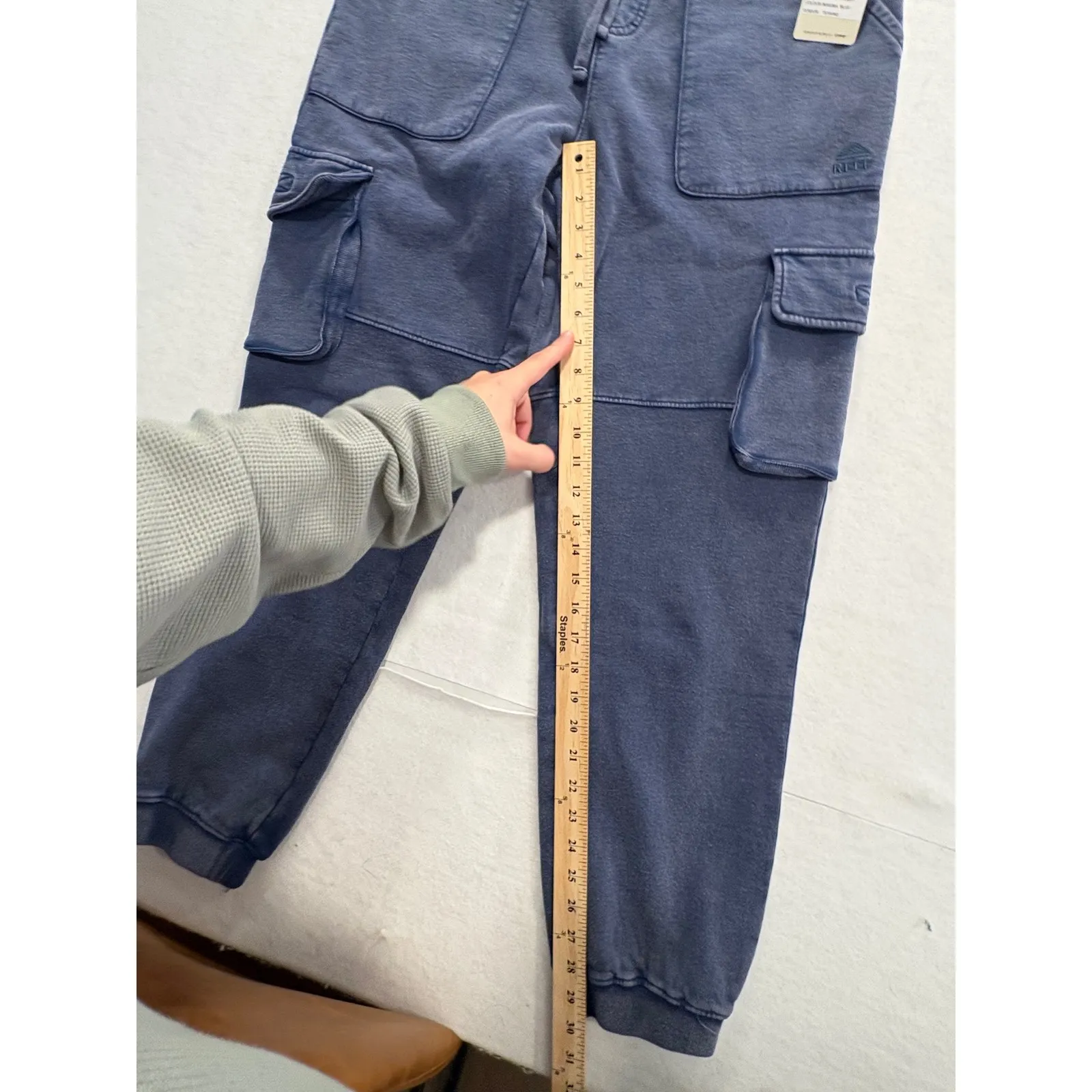 Reef Women's Blue Washed Cargo Jogger Sweatpants Medium NWT - Image 4