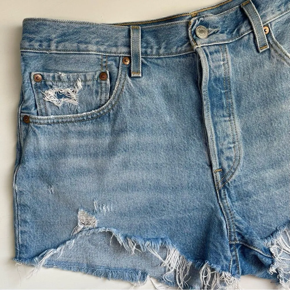 Levi’s Premium 501 Button Fly Destroyed Shorts (Luxorlight) - 31 - Image 4