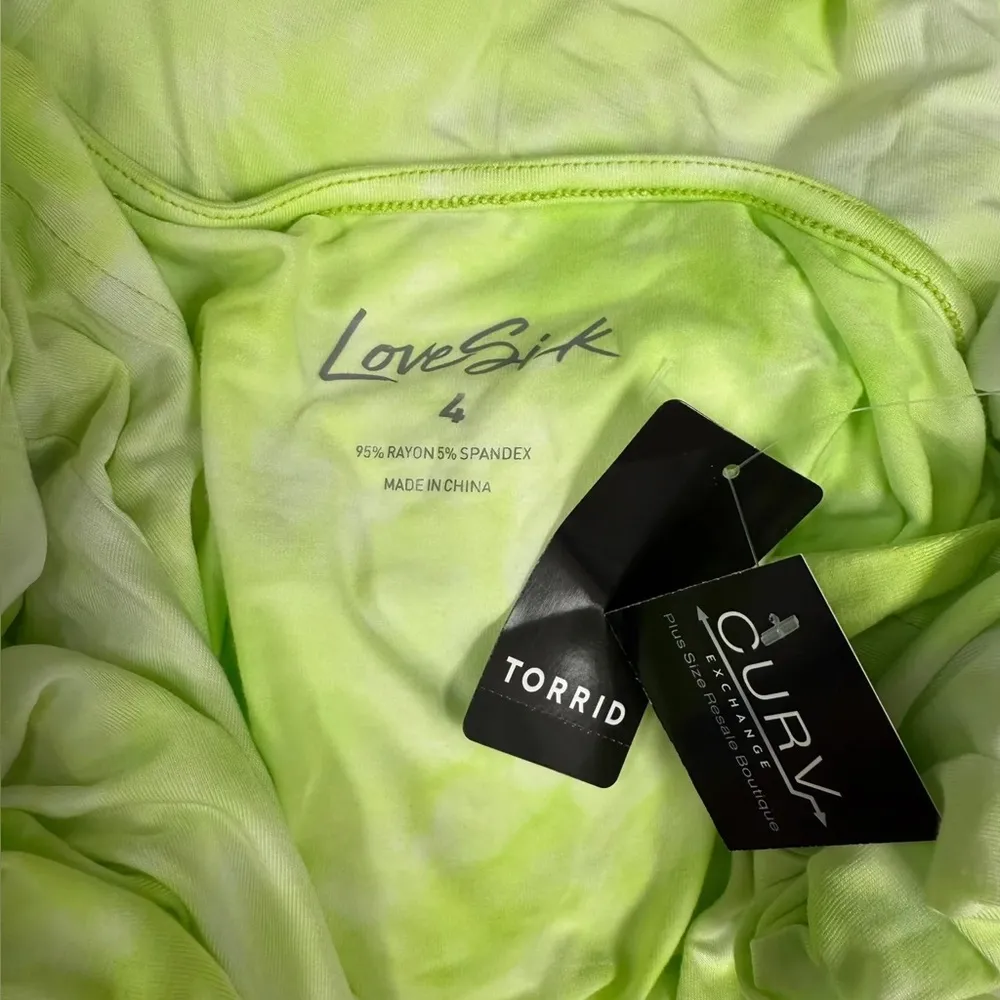 Torrid Lovesick Neon Green & White Tie Dye Top - New - Size 4 (26) - Image 5