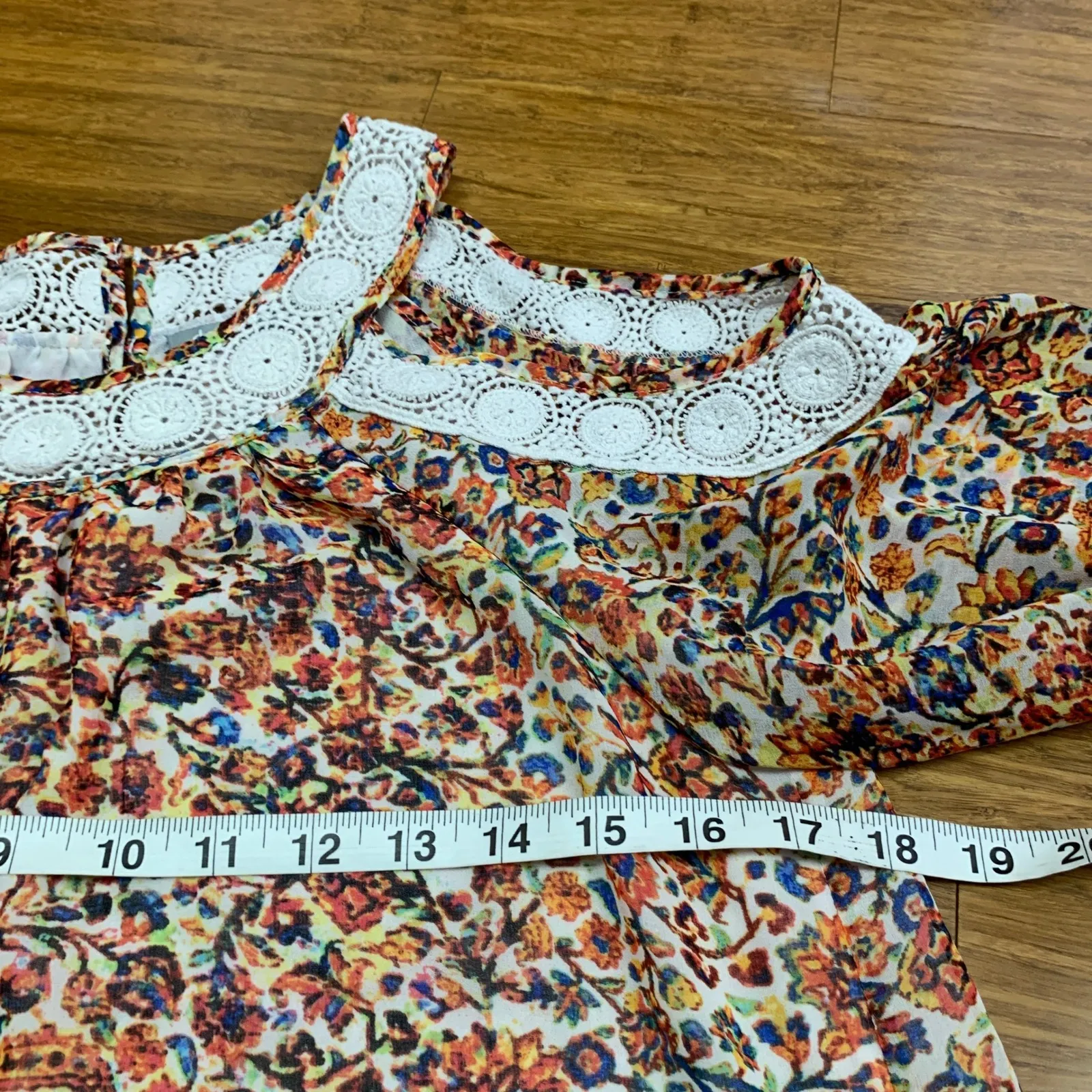 Daniel Rainn Floral Blouse Womens Size Medium Cold Shoulder Crochet Trim Top - Image 9