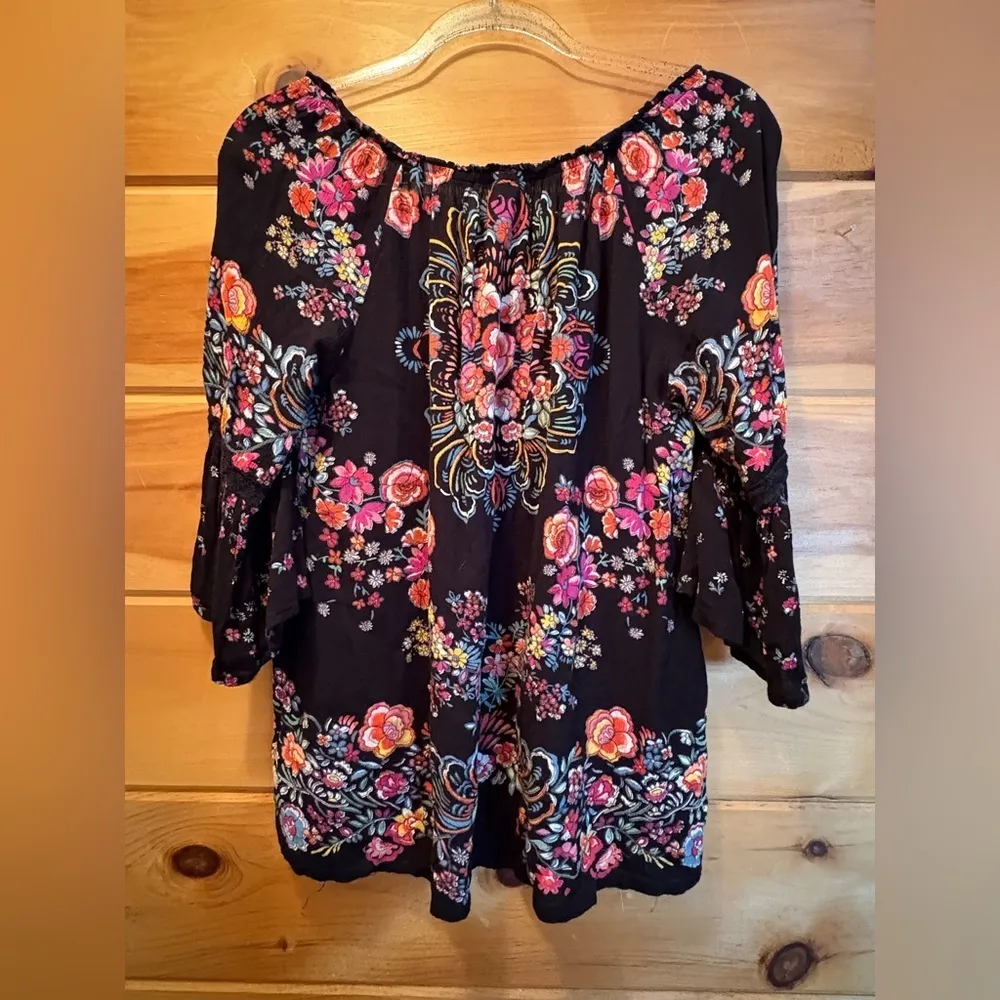 Bila Black Paisley Floral Peasant Women's shirt with Flared sleeves. Size Small - Image 5